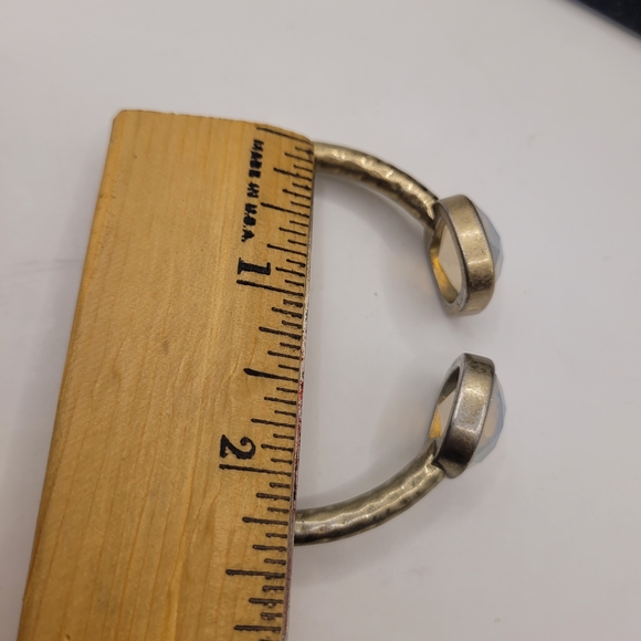 Elegant Gold and Opal Bracelet - Picture 2 of 2